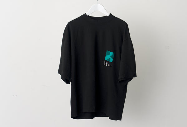 MAISON YWE. Graphic T-Shirt  – HOTEL BUT MAISON / PEOPLE –