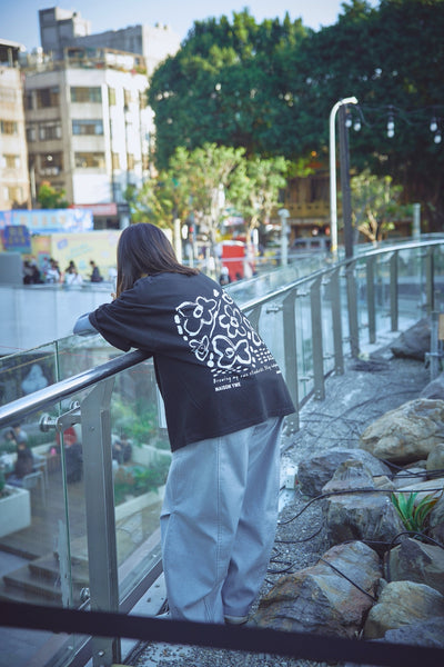 MAISON YWE. Graphic T-Shirt  – FLOWER –