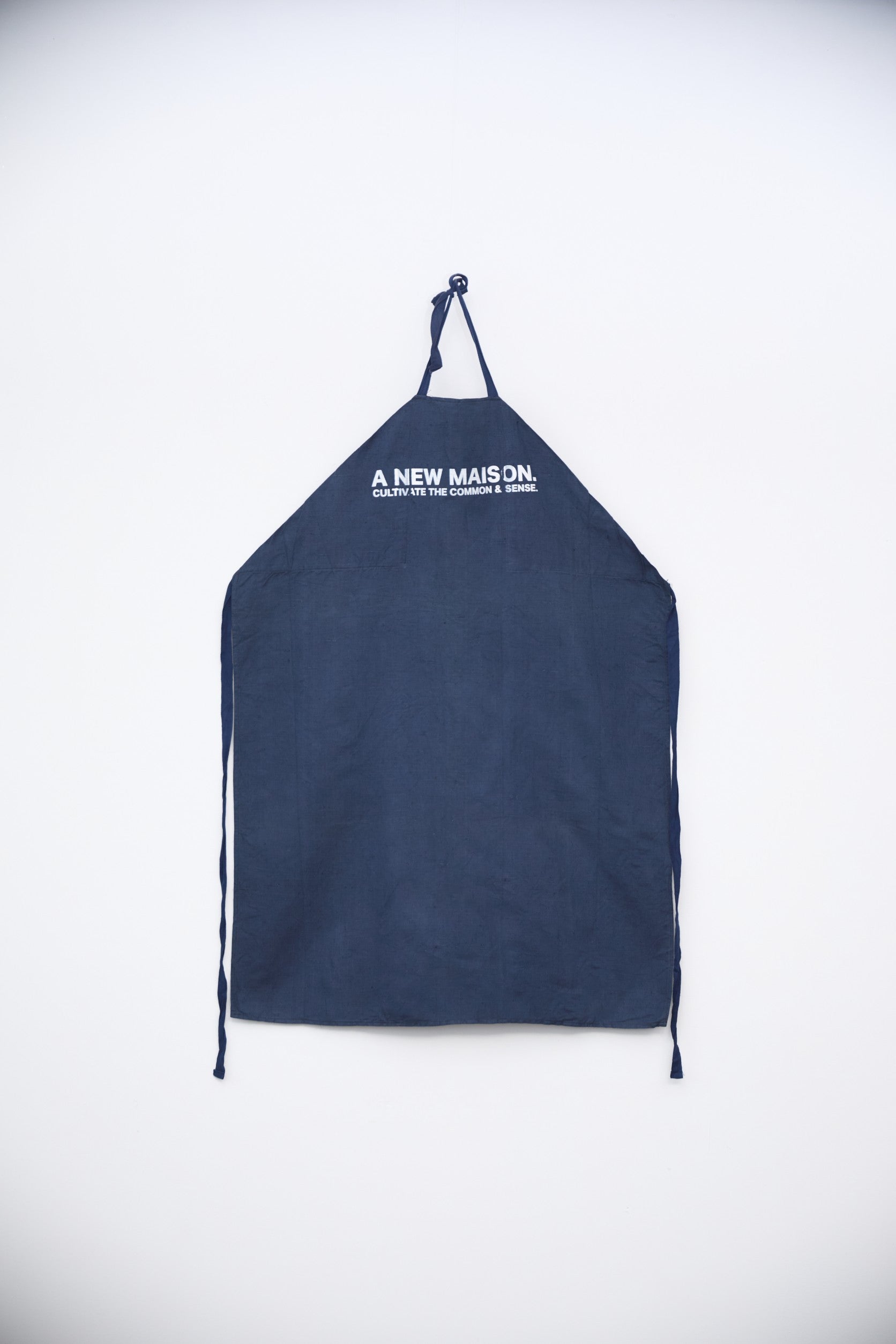 A NEW MAISON エプロン – a Little Knowledge Store